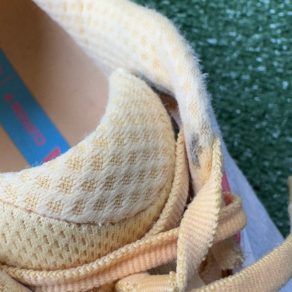 Hoka One One Clifton 9 Women's Running Shoes - Picture 9 of 12